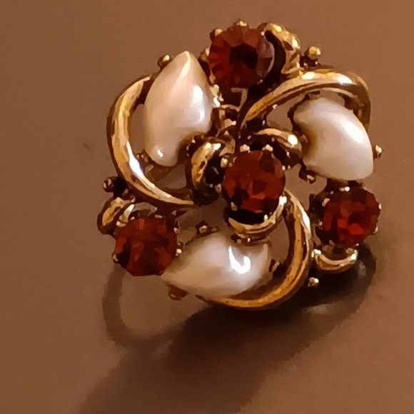 Vintage Babytooth Lisner Amber Rhinestone Earrings - Picture 9 of 10